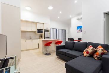 דירות לתיירים Reflections By Rockingham Apartments