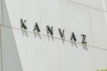 בית מלון כפרי Kanvaz Village Resort Seminyak