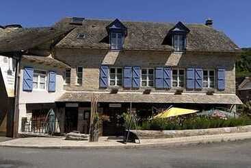 Hotel Logis Hôtel Restaurant L Auberge Du Chateau
