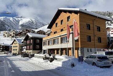 Szálloda Mountain Lodge Sedrun