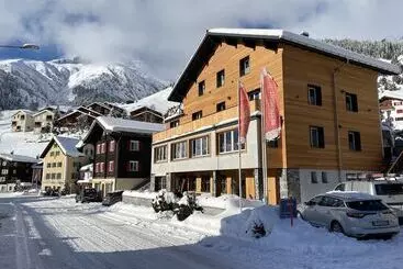 Hotel Mountain Lodge Sedrun