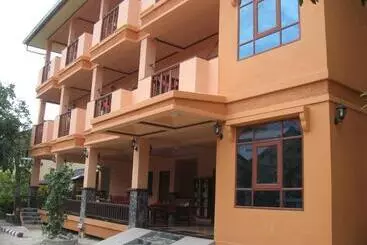 Otel Black & White Bungalows
