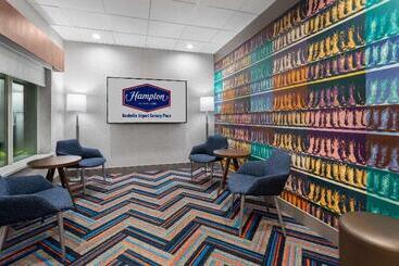 هتل Hampton Inn Nashville Airport Century Place, Tn