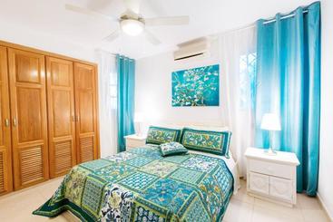 منتجع Aventura Deluxe Beach Club & Spa