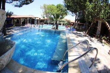 هتل آپارتمان Atillas Getaway