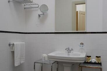 تختخواب و صبحانه Marquês Garden House By Olivia