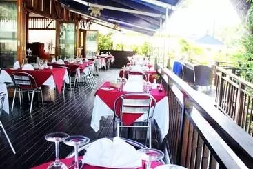 بانگلو Pirogue Lodge
