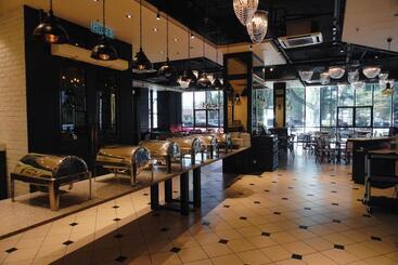 M Roof Hotel & Residences