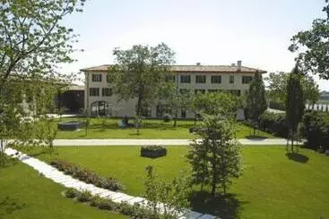 Hotelli Agriturismo Fossa Mala