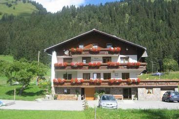 بنسيون Haus Bergfrieden