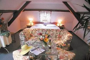 Majatalo Mosel Landhaus Hotel Oster