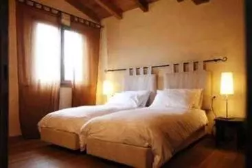 Huoneistohotelli Borgo Pianello Holiday Homes And Winery