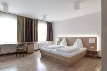 ペンション Frühstückshotel Scharinger