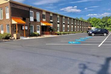 Auberge Hôtelière Raceway Inn