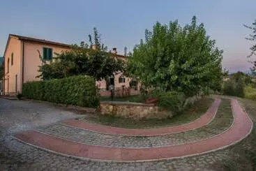هتل Agriturismo La Torricella
