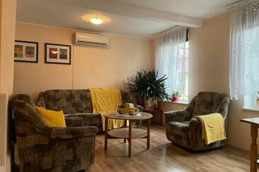 بنسيون Westhouse Retro