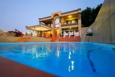 پانسیون Virginia Forest Lodge