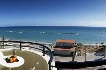 Pigeon Beach Hotel Apartments
