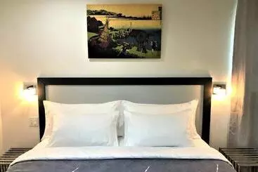 Motelli The Crystal Manatee