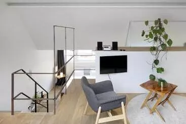 پانسیون Loftsuite