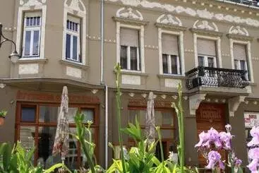 La Pergola & Prestige Panzió