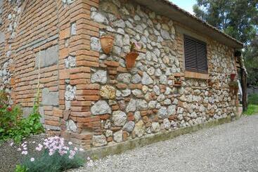 Hotel Podere Oslavia Az.agr.bio Giannini