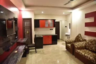 アパートホテル Subra Residency