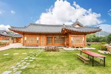 Suncheon Sagyejeol Haeoreum Hanok Pension