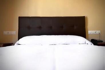 پانسیون Hostal Restaurante La Curva