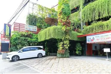 Pensjonat Labuana Homestay & Cafe Garden
