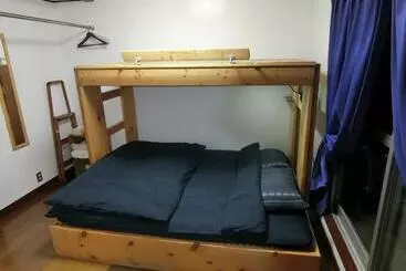 Bed & Breakfast Shirokuma Inn