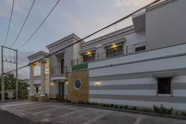 Pension Reddoorz Plus Near Pantai Malalayang Manado