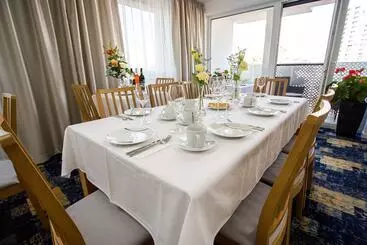 تختخواب و صبحانه More Than Accommodation