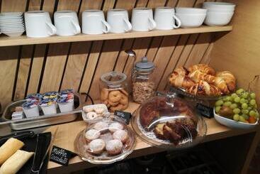 膳宿费 Releven Guest House