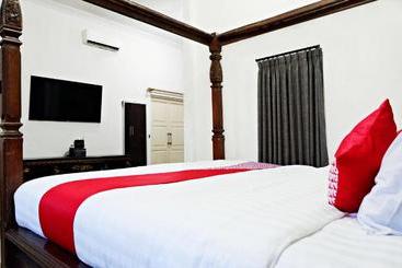 Отель Oyo 749 Omah Putih Residence