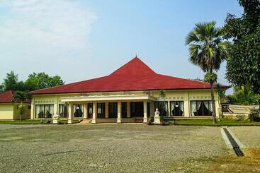 호텔 Pendopo 45 Resort