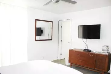 Ocean Front Vortex Female Hostel Private Rooms Free Bikes