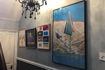 مبيت وإفطار No11 Bistrobar & Rooms