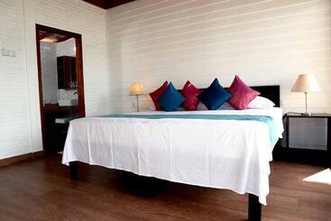 White Sands Beach Resort Lembeh