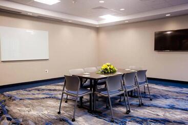 Отель Fairfield Inn & Suites By Marriott Philadelphia Broomall/newtown Square