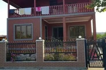 Pensió Anaklia Guest House