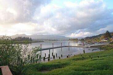 汽车旅馆 Wheeler On The Bay Lodge And Marina