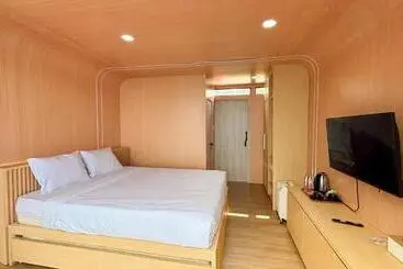 Hotel The Lakebox Menjer By Travelink