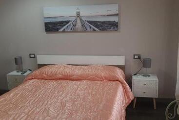 Bed and Breakfast T Room