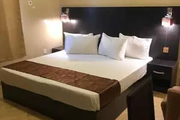 ホテル Posh Apartments Business