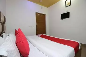Otel Oyo 23515 Shagun