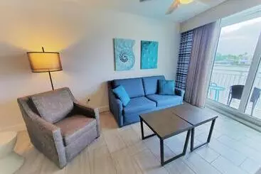 アパートホテル Provident Oceana Beachfront Suites