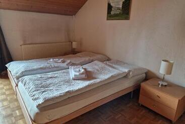 הוסטל Auberge De La Couronne