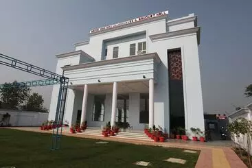 Oyo 18314 Hotel Kailash Mansarovar And Banquet Hall
