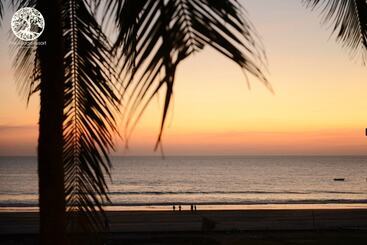 هتل The Village Resort